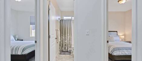 4 Schlafzimmer, Bügeleisen/Bügelbrett, Reisekinderbett, WLAN