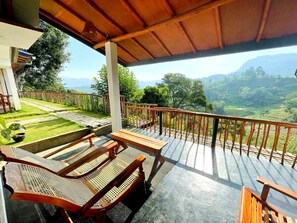 Habitación familiar, 1 habitación, no fumadores, vistas a la montaña | Vistas del balcón
