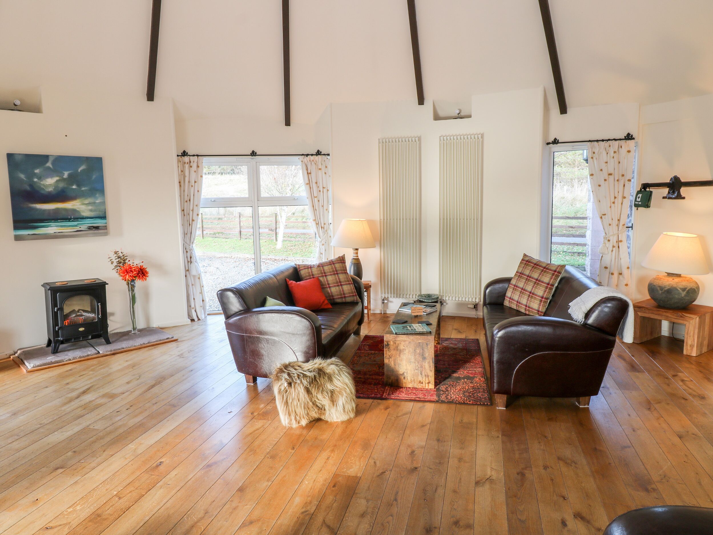 THE ROUNDHOUSE, family friendly, luxury holiday cottage in Blackford