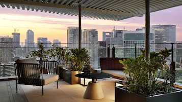 1 bedroom, premium bedding, free minibar, in-room safe