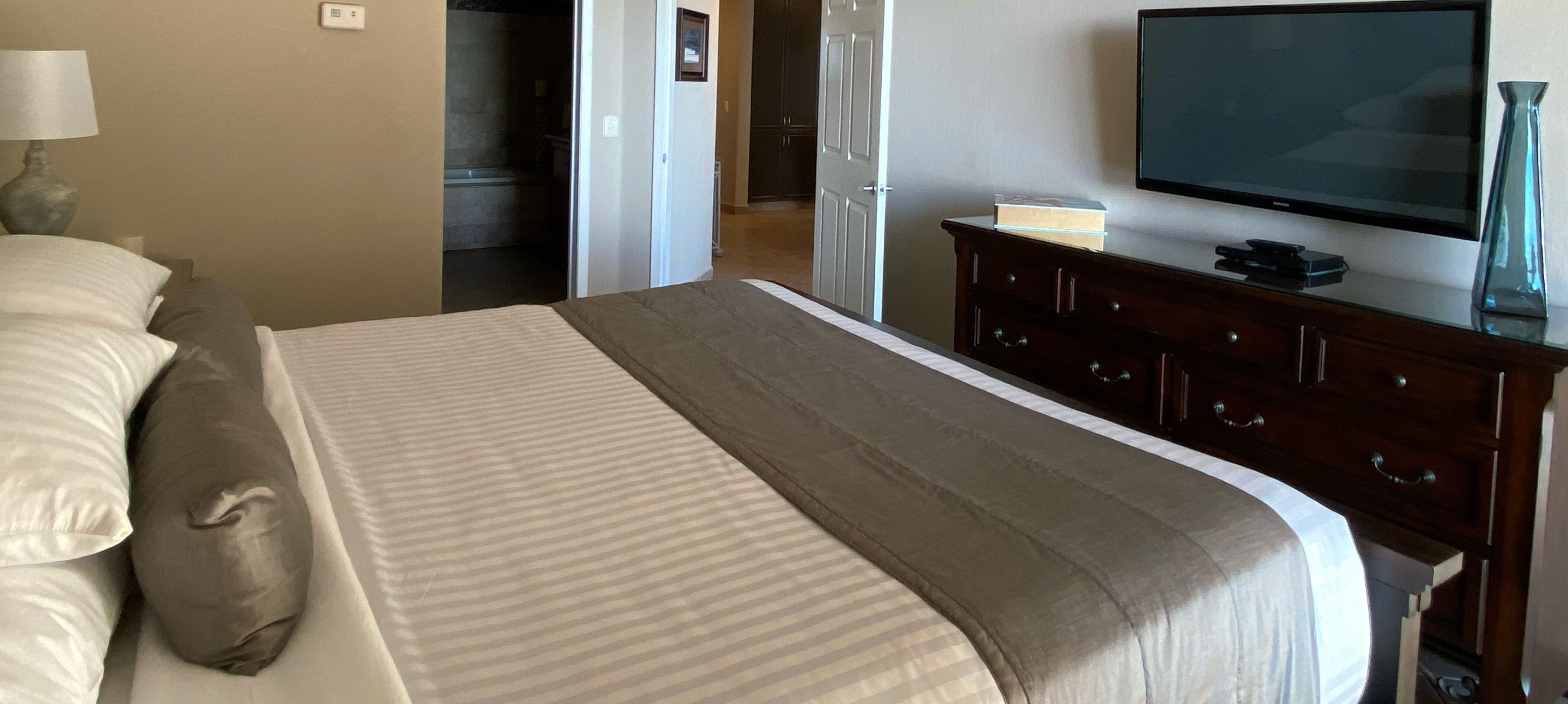 3 bedrooms, in-room safe, iron/ironing board, wifi