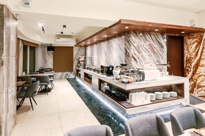 Daily self-serve breakfast (TWD 250 per person) - Hotel Maple Taiwan Boulevard (Taichung)