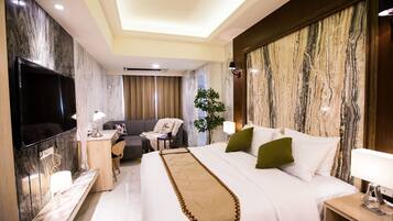 Down duvets, Tempur-Pedic beds, desk, blackout curtains