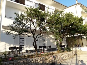Outdoor dining - Apartment in Podgora with Terrace, Air condition, WIFI (4492-7) (Podgora)