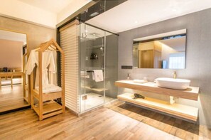 Chambre Design double | Bureau, rideaux d’obscurcissement, accès au Wi-Fi (inclus)