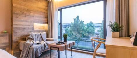 Kahden hengen signature-huone (kaksi sänkyä) | Työpöytä, pimennysverhot, ilmainen Wi-Fi, vuodevaatteet