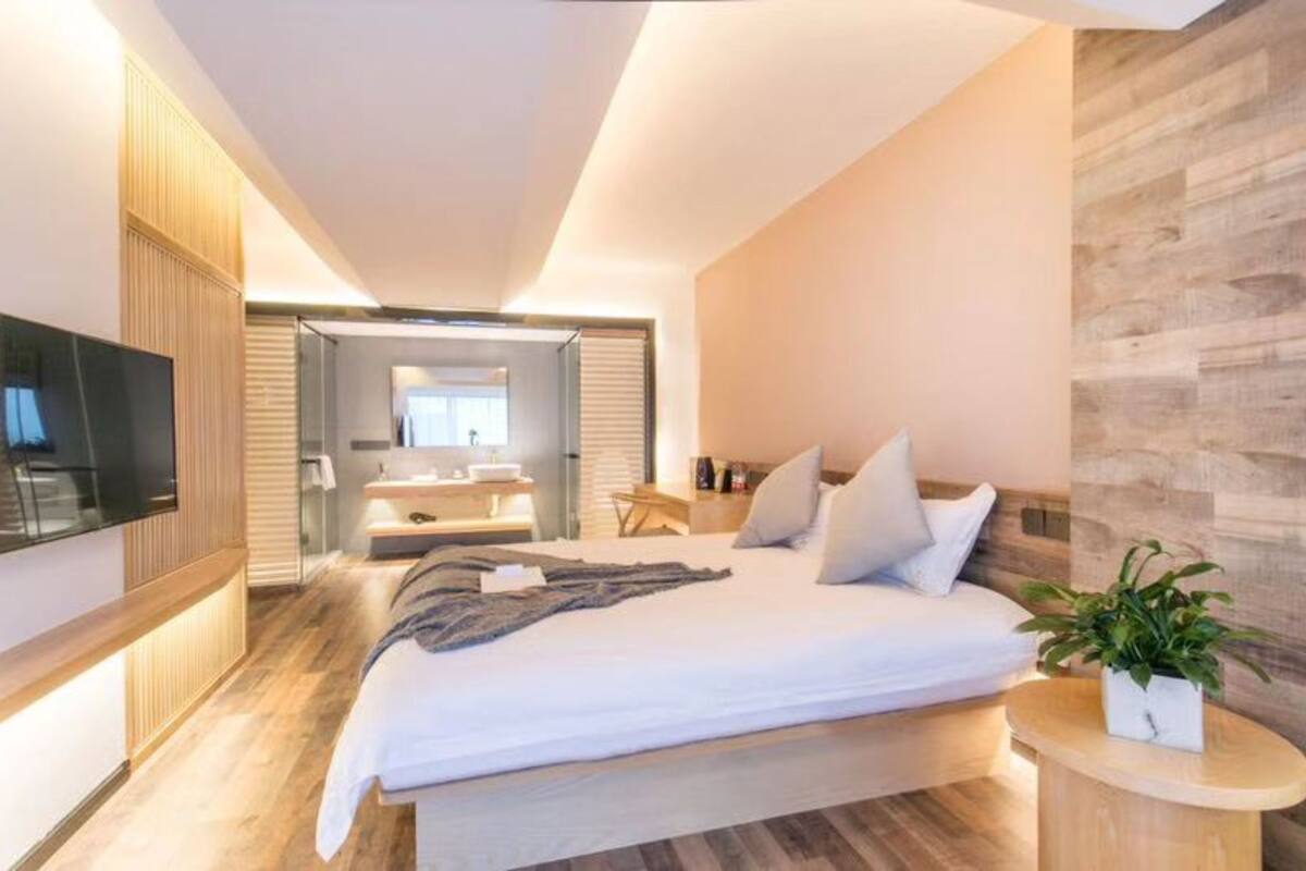 Desk, blackout curtains, free WiFi, bed sheets