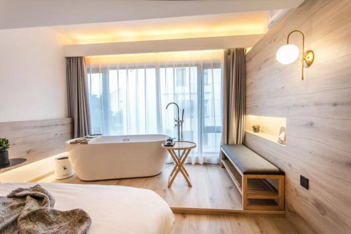 Desk, blackout curtains, free WiFi, bed sheets