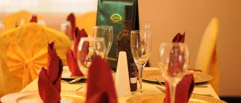 Breakfast, lunch and dinner served