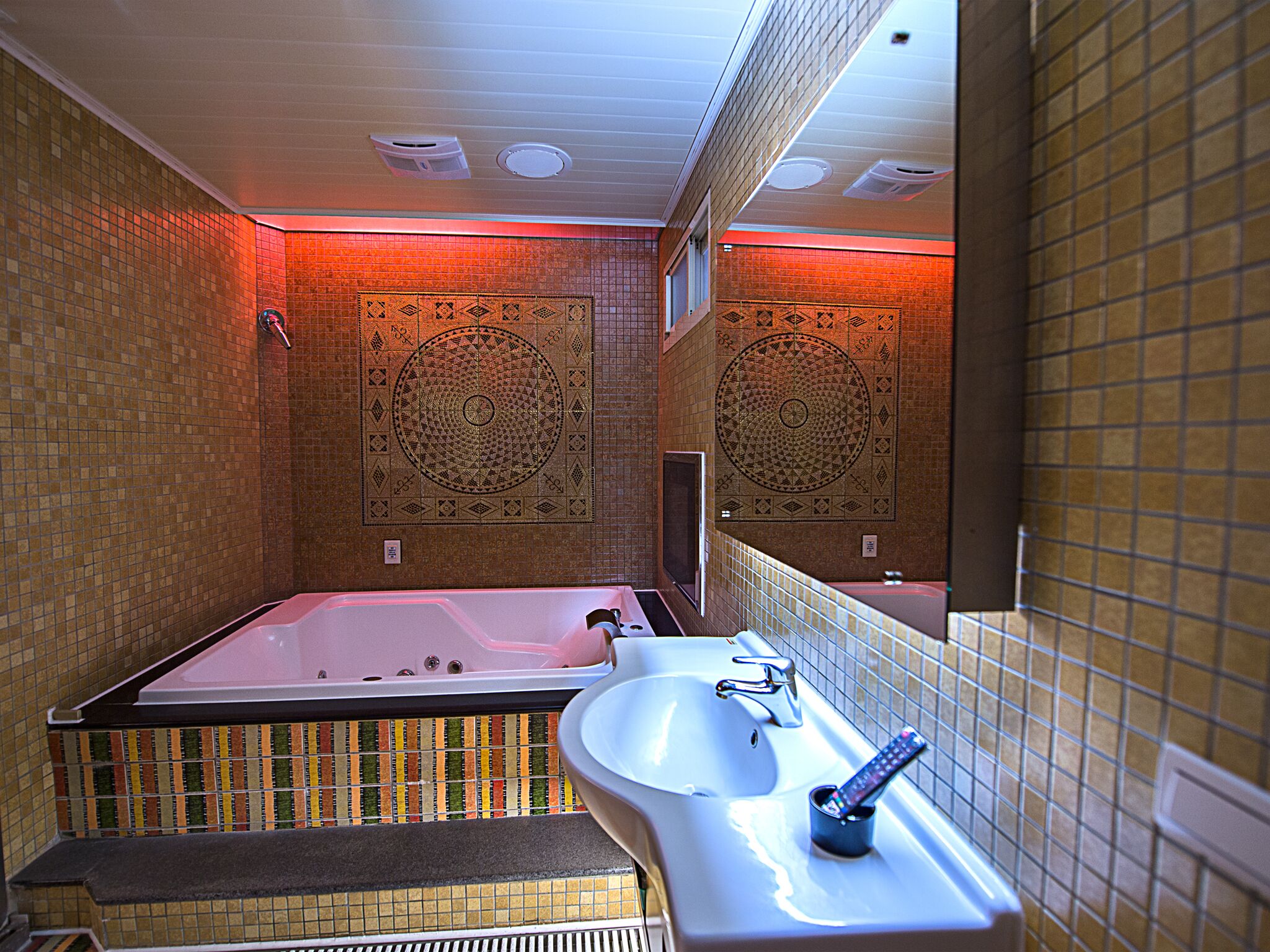 deluxe double room | minibar, desk, blackout curtains, soundproofing