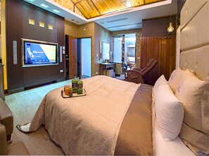 Deluxe Double Room | Minibar, desk, blackout curtains, soundproofing - Lai Yin Motel (Taoyuan City)