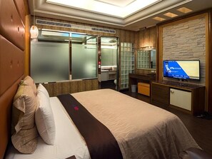 Elite Double Room | Minibar, desk, blackout curtains, soundproofing - Lai Yin Motel (Taoyuan City)