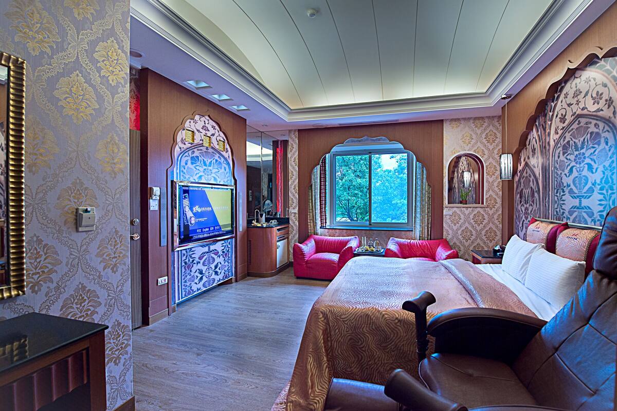 deluxe double room | minibar, desk, blackout curtains, soundproofing