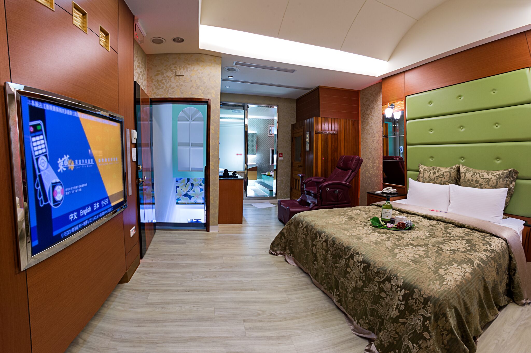 deluxe double room | minibar, desk, blackout curtains, soundproofing