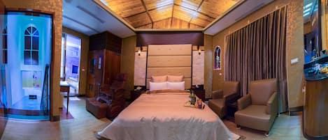 Phòng đôi Deluxe | Minibar, bàn, màn/rèm cản sáng, phòng cách âm