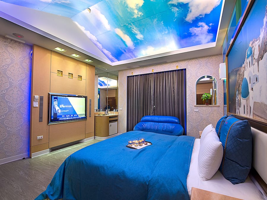 Deluxe Double Room | Minibar, desk, blackout drapes, soundproofing