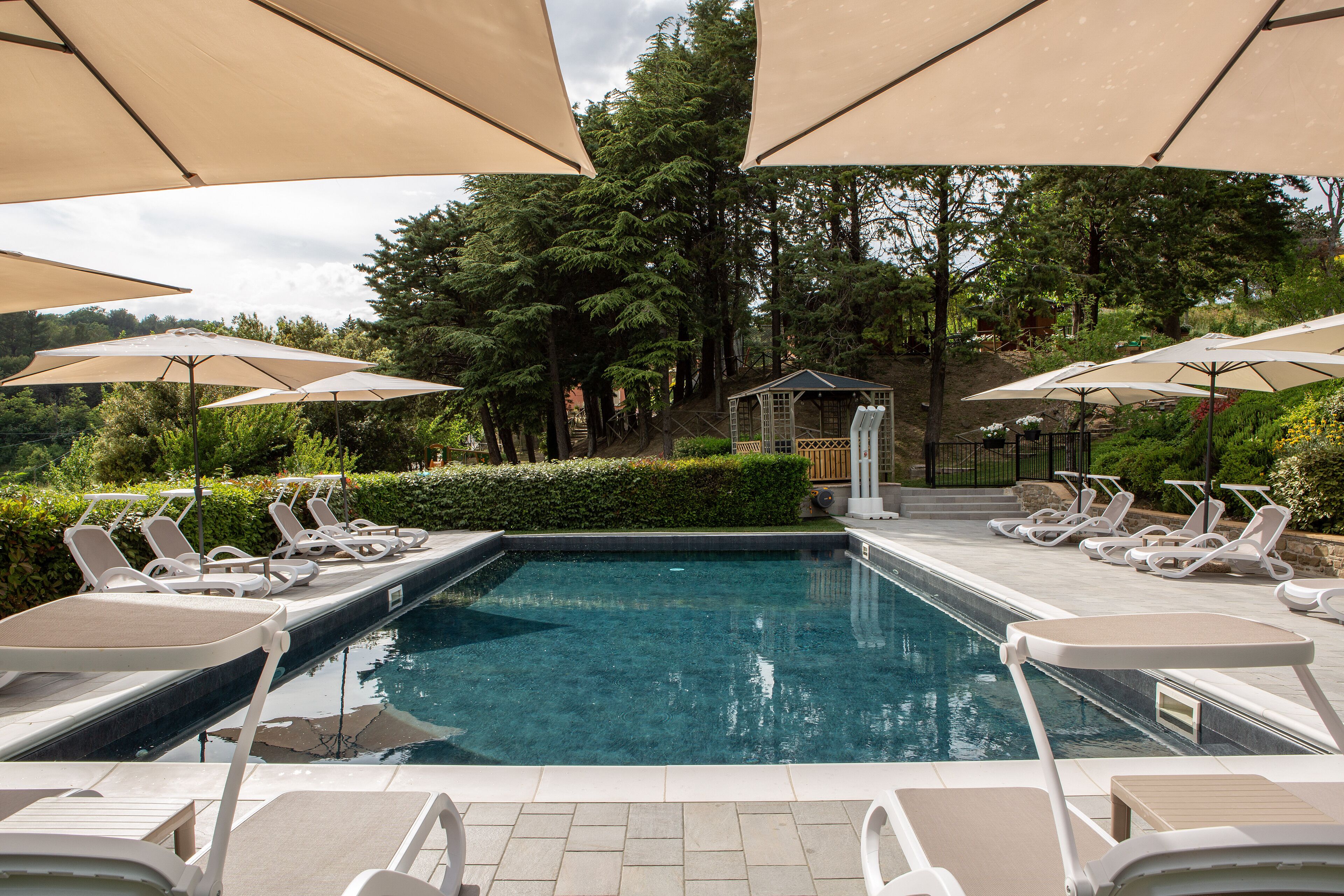 Sesongbasert utendørsbasseng