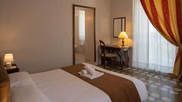 1 quarto, escrivaninha, cortinas blackout, quartos à prova de som