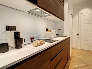 Fridge, microwave, dishwasher, coffee/tea maker