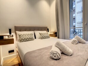 2 bedrooms, in-room safe, iron/ironing board