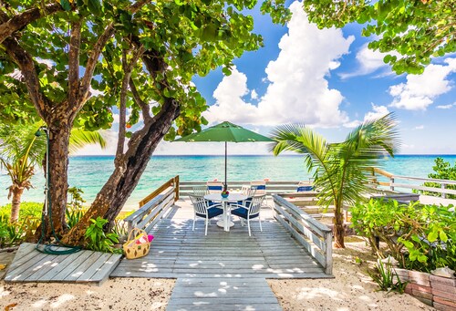 Nautilus Cottage - Charming 7 Mile Beachfront Cottage by Cayman Villas