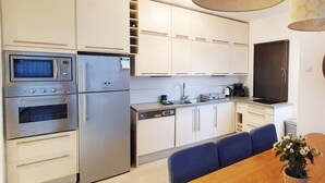 Private kitchen | Espresso maker, coffee/tea maker, full-size fridge, microwave