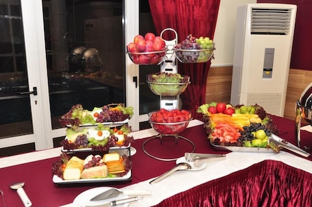 Free daily full breakfast. Paconsu Suites