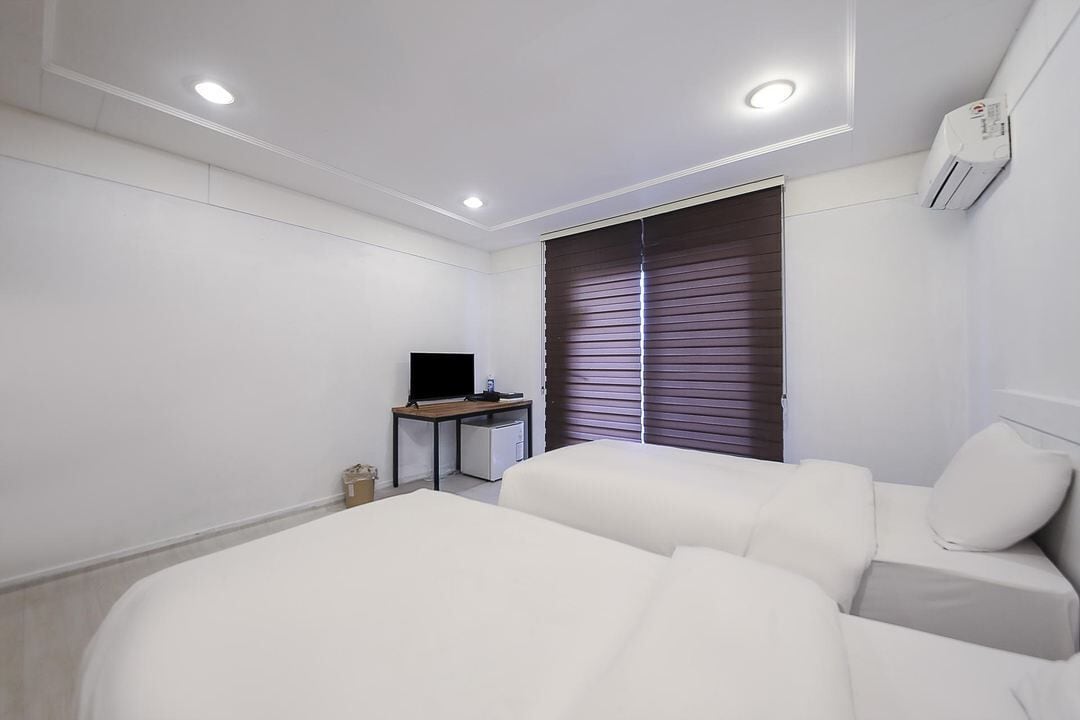 Standard Twin Room | Premium bedding, blackout curtains, soundproofing, free WiFi