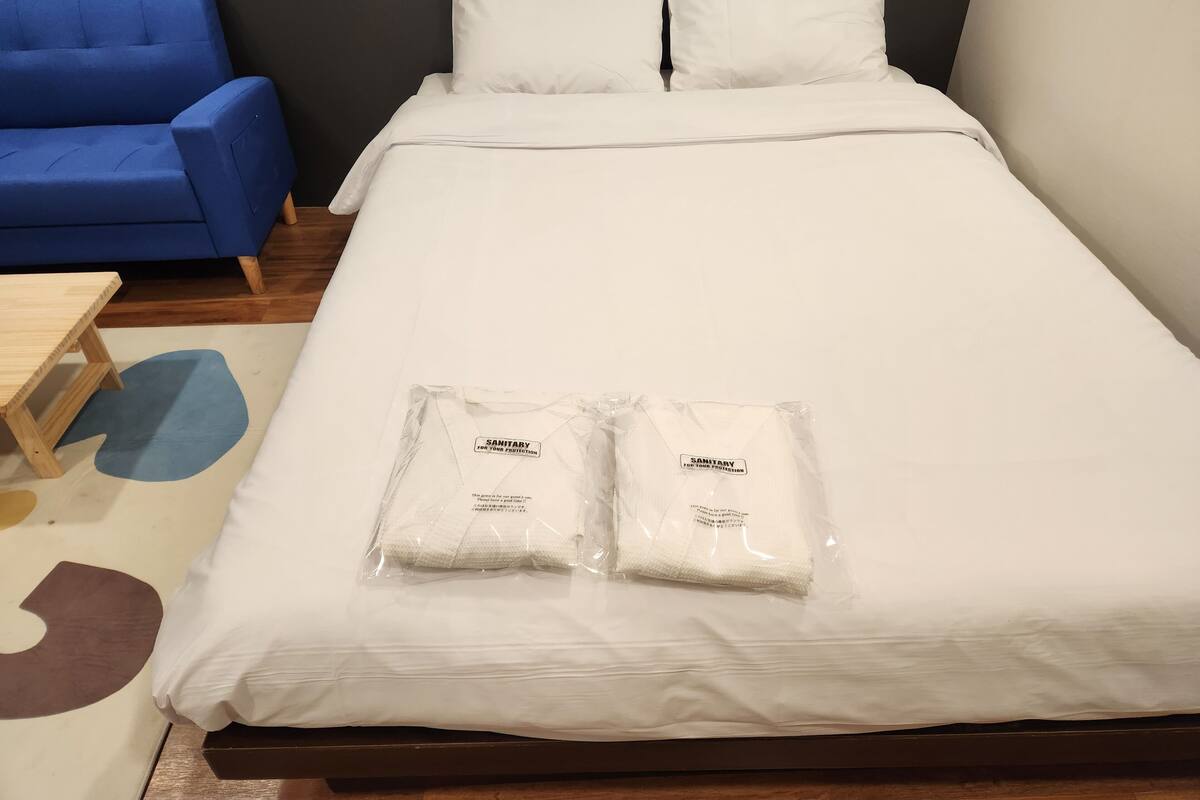 1 bedroom, premium bedding, blackout drapes, soundproofing