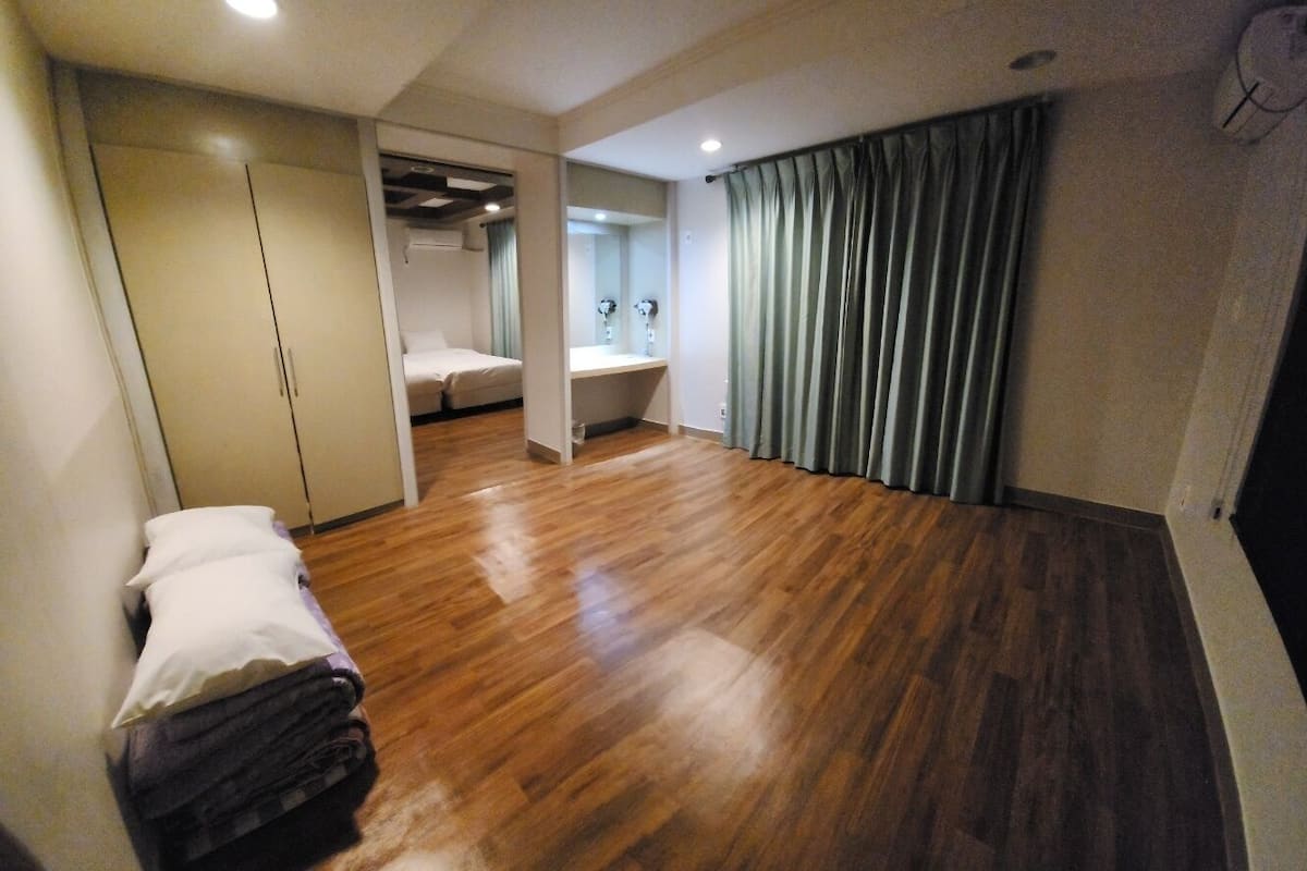 Premium Studio Suite | 1 bedroom, premium bedding, blackout drapes, soundproofing