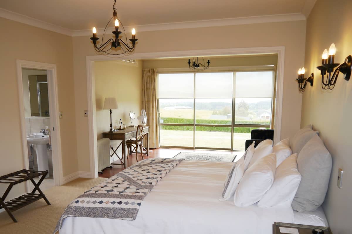 Double or Twin Room, Lake View (Whangamata Room)