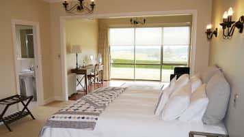 Double or Twin Room, Lake View (Whangamata Room) | Bed sheets