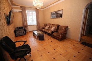 City Apartment | Living area