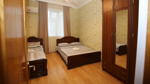Desk, WiFi (free), individually decorated, individually furnished - Io Apartment (Tbilisi)