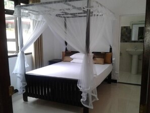 2 bedrooms, free WiFi, bed sheets - Home From Home to your vacation (Unawatuna)