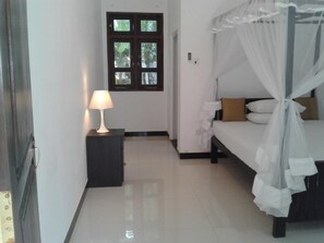 2 bedrooms, free WiFi, bed sheets - Home From Home to your vacation (Unawatuna)