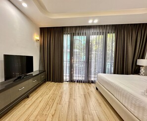 Dúplex, 5 habitaciones (Villa by the beach) | Escritorio, wifi gratis y ropa de cama 