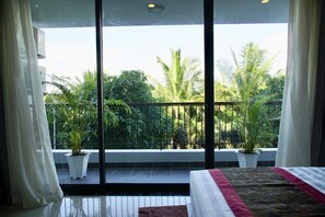 7BR Townhouse by the beach and share swimming pool