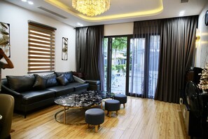 5BR Duplex villa by the beach | Living area