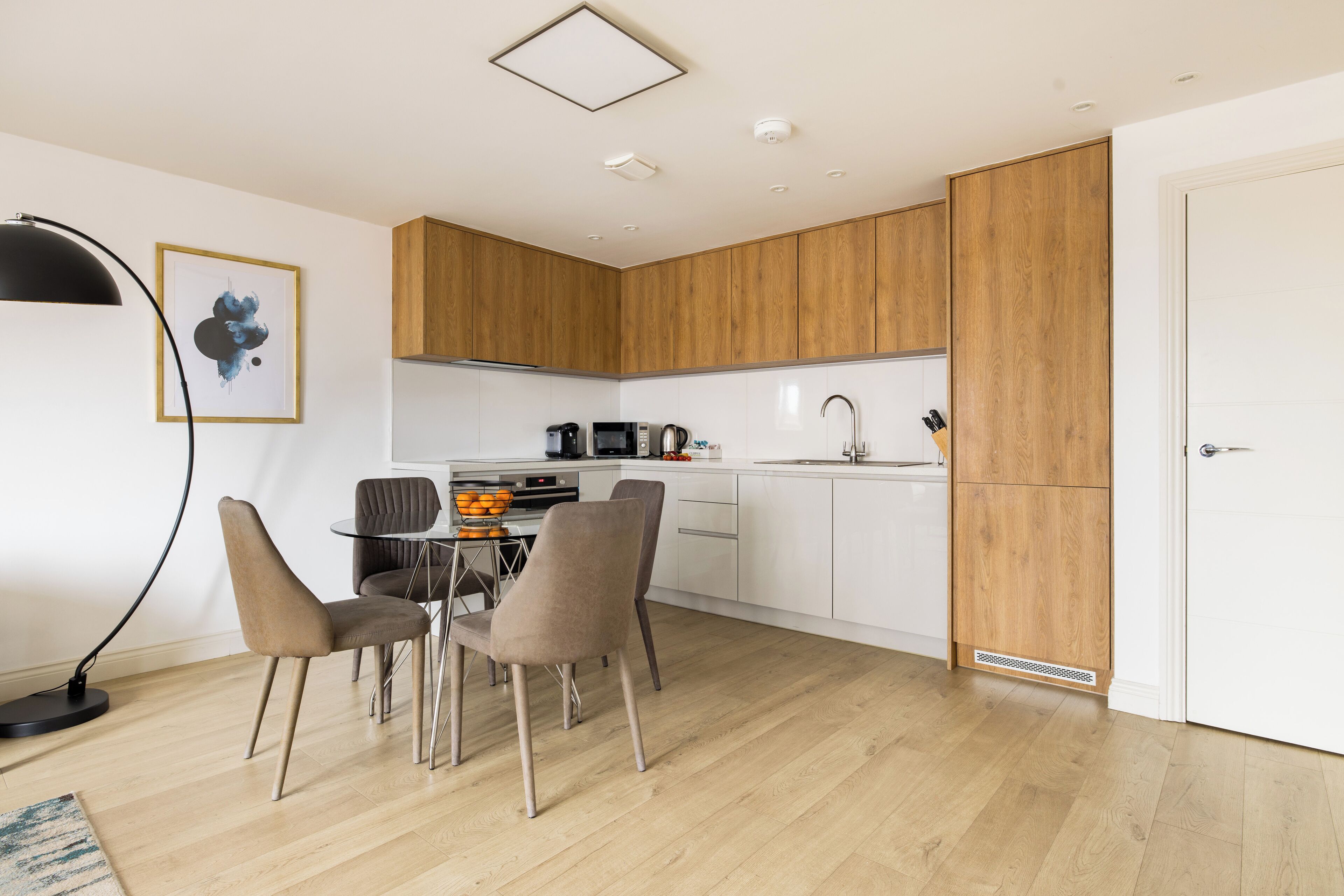 One Bedroom Apartment - Balcony | Private kitchen