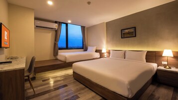 디럭스 트리플룸 | 객실 내 금고, 암막 커튼, 무료 WiFi, 침대 시트