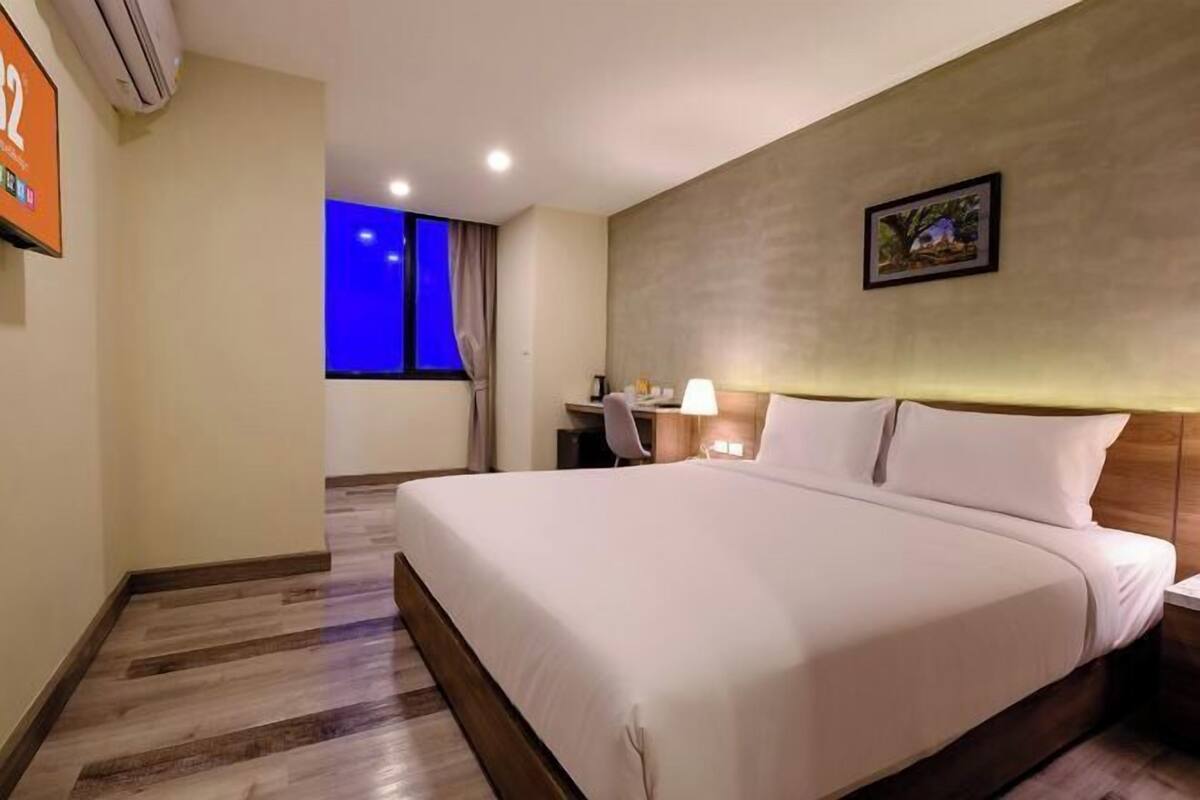 In-room safe, blackout curtains, free WiFi, bed sheets