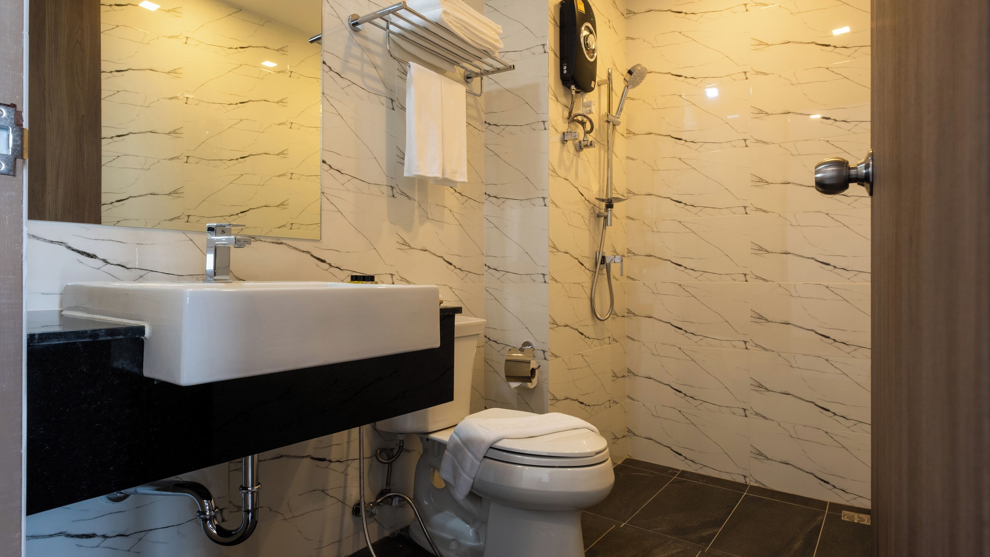 deluxe premier room | bathroom | shower, free toiletries, hair dryer, towels