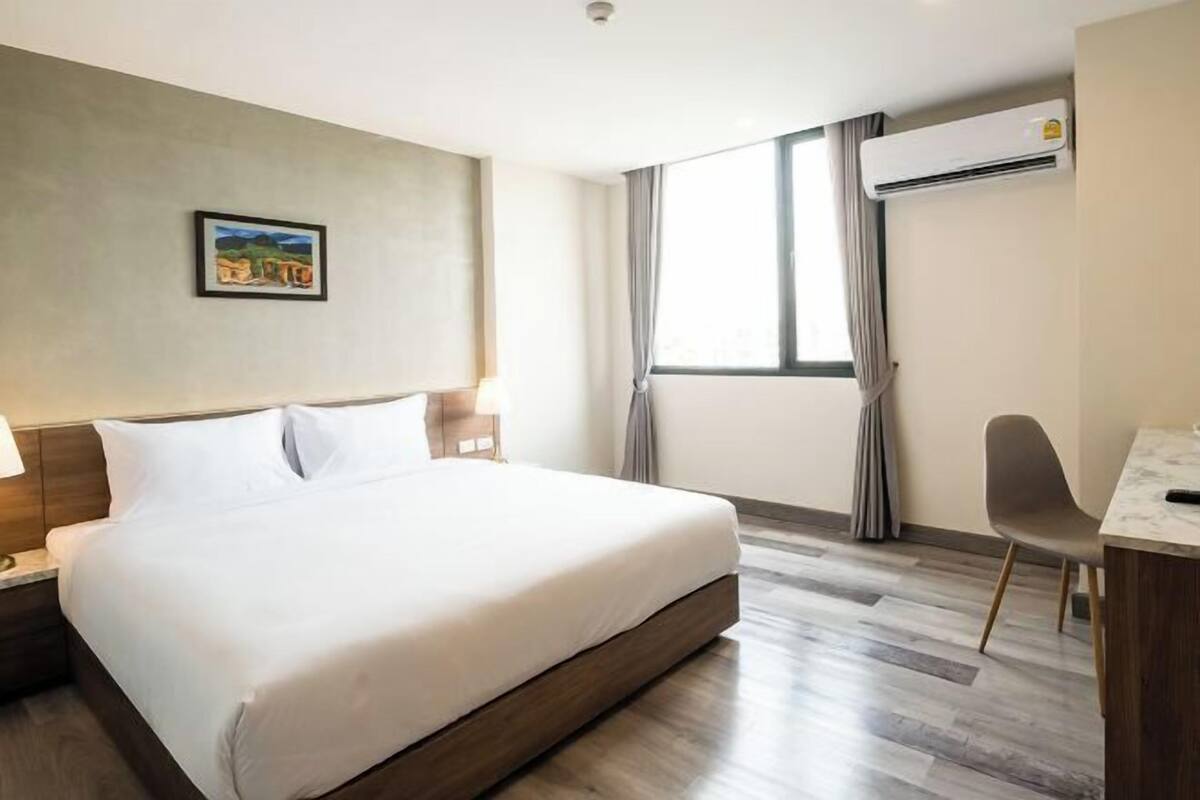 In-room safe, blackout curtains, free WiFi, bed sheets