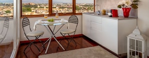 Appartement, 1 chambre | Cuisine privée | Grand réfrigérateur, plaque de cuisson