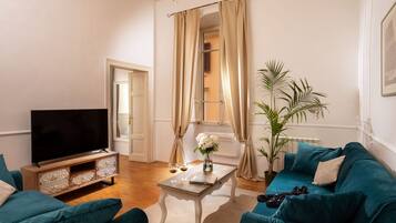 Leilighet, 3 soverom | Oppholdsrom | LCD-TV