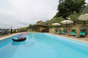 Seasonal outdoor pool, pool umbrellas, sun loungers - Ca Di Vestro (Loro Ciuffenna)