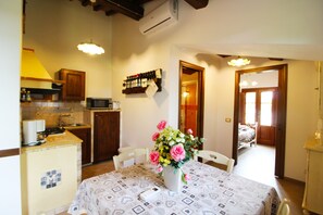 Apartment, 2 Schlafzimmer, Nichtraucher | Eigene Küche | Kühlschrank, Mikrowelle, Herdplatte, Espressomaschine