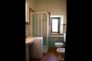 Apartment, 3 Schlafzimmer, Nichtraucher | Badezimmer | Dusche, Regendusche, Haartrockner, Bidet