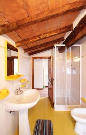 Villa, Multiple Bedrooms, Non Smoking | Bathroom | Shower, rainfall showerhead, hair dryer, bidet - Casale Aiola (Cortona)